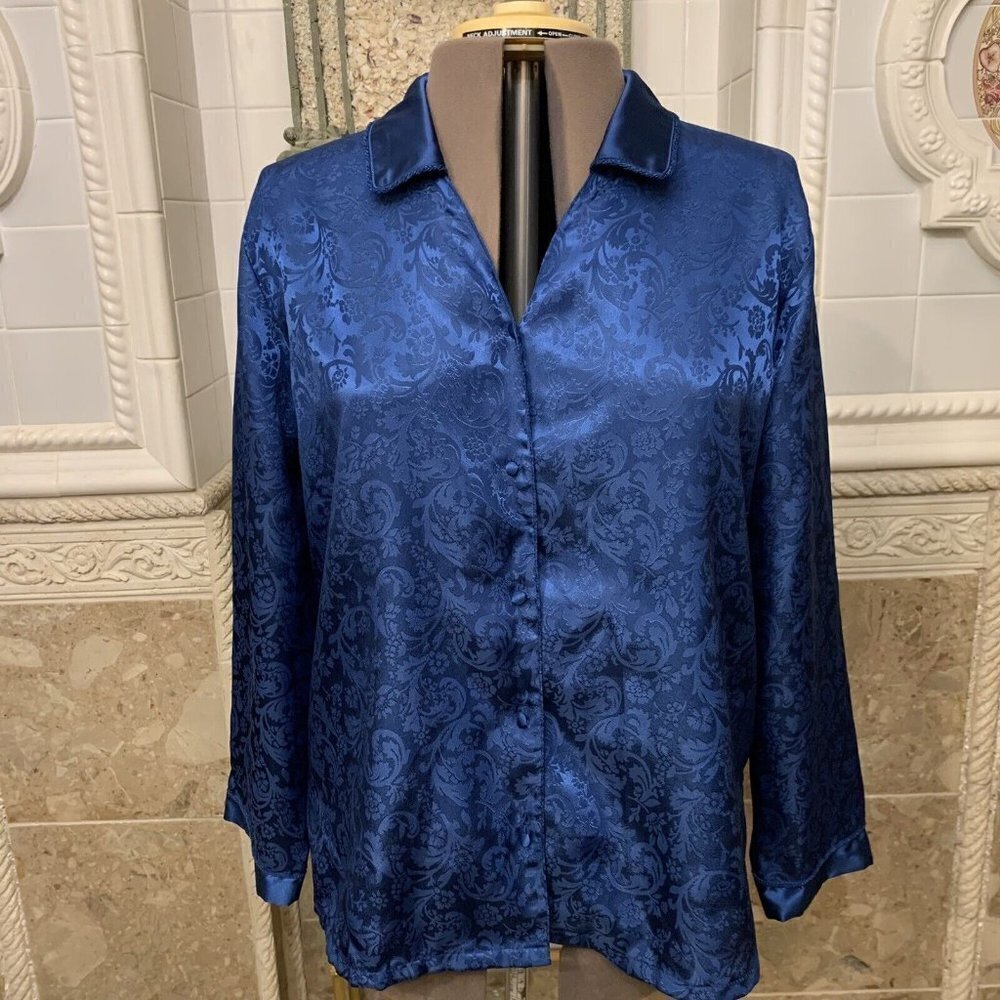 Enchanting. Size Large 14-16. Button Front Pajama Shirt. Corded Collar. B53